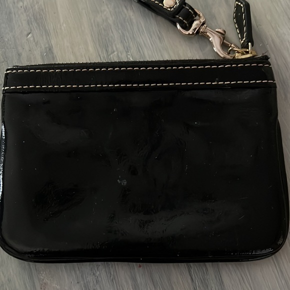 Dooney & Bourke - Picture 4 of 6